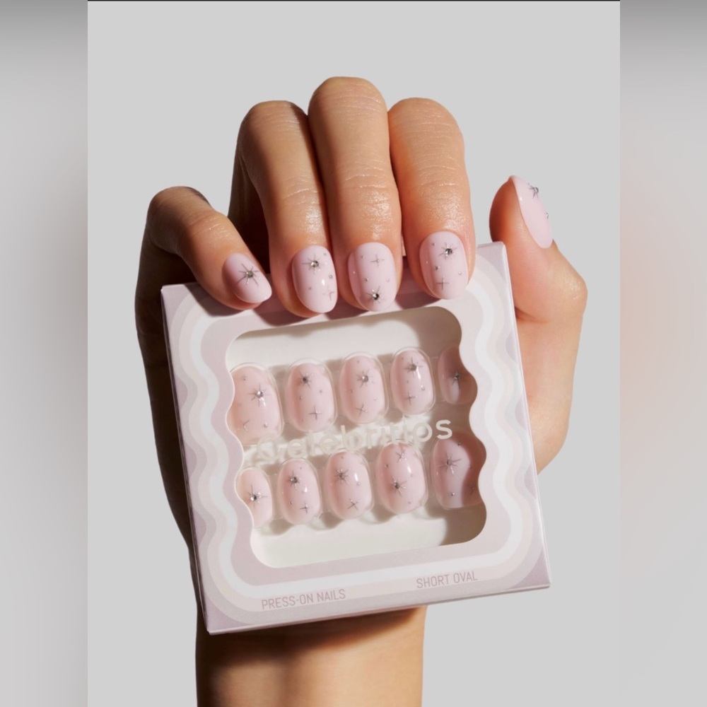 2 for $24 - Celebritips - It’s Her, the Starlet